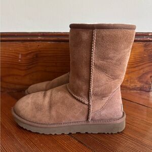 UGG Classic Short Boots in Chestnut